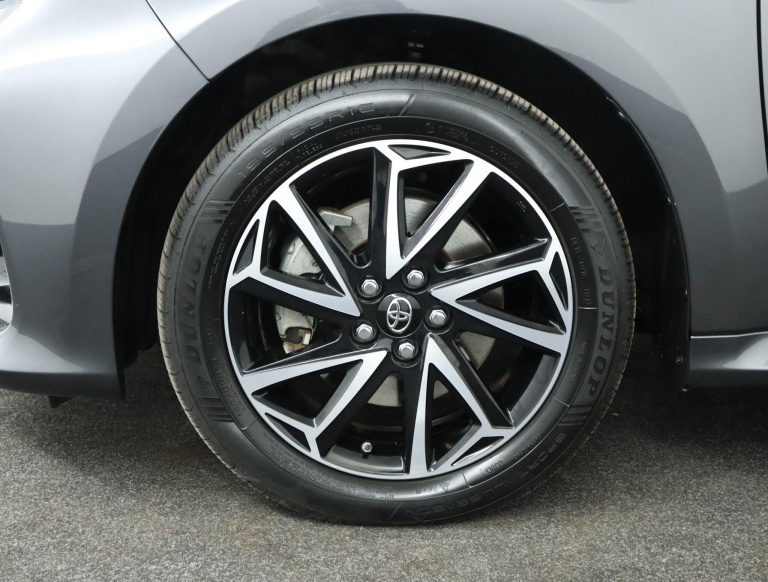 Toyota Yaris - 1.5 Hybrid Dynamic 37