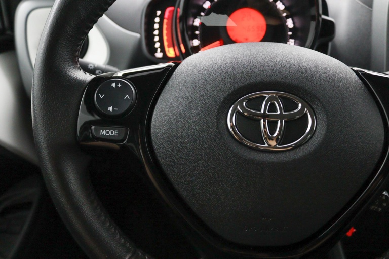 Toyota Aygo - 1.0 VVT-i x-play limited 20