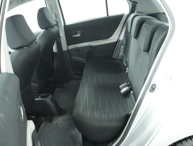 Toyota Yaris - 1.3 VVTi Sol 17