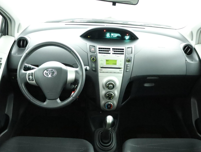 Toyota Yaris - 1.3 VVTi Sol 4
