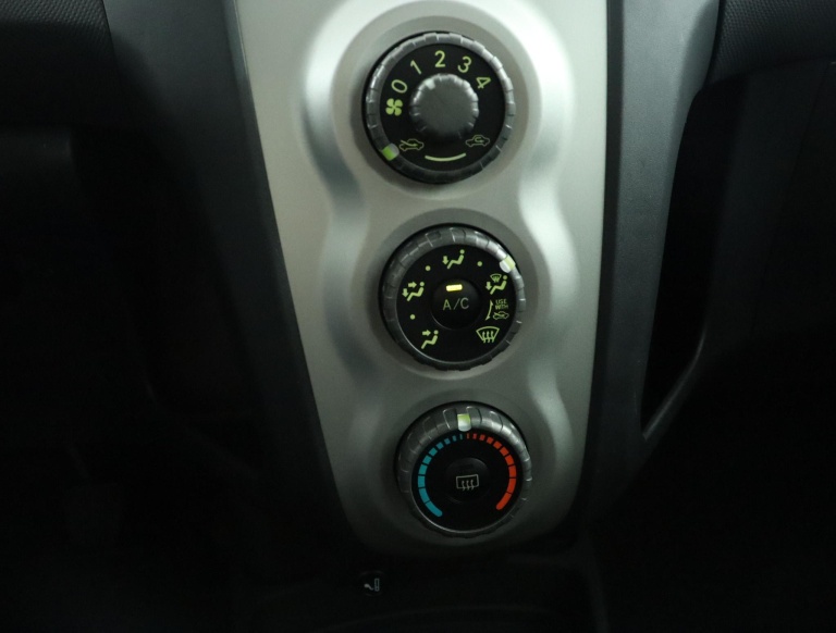 Toyota Yaris - 1.3 VVTi Sol 7