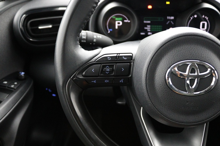 Toyota Yaris - 1.5 Hybrid Dynamic 19