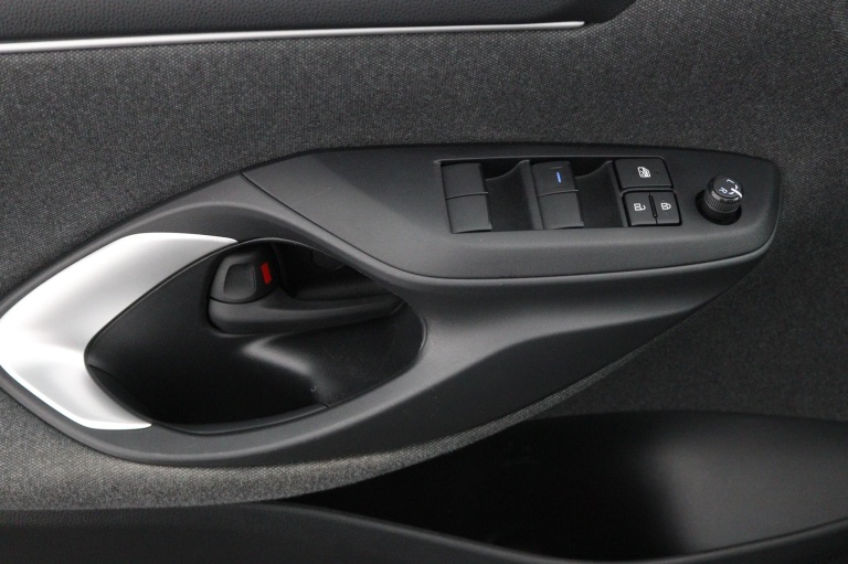 Toyota Yaris - 1.5 Hybrid 115 Dynamic 28