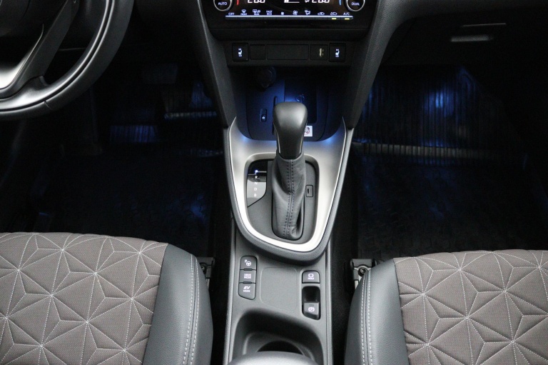 Toyota Yaris Cross - 1.5 Hybrid Adventure 25