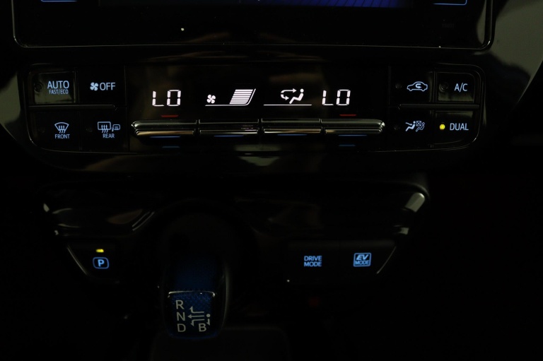 Toyota Prius - 1.8 Dynamic 16