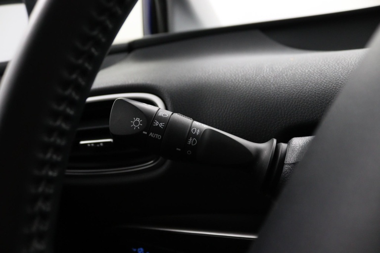Toyota Prius - 1.8 Dynamic 19