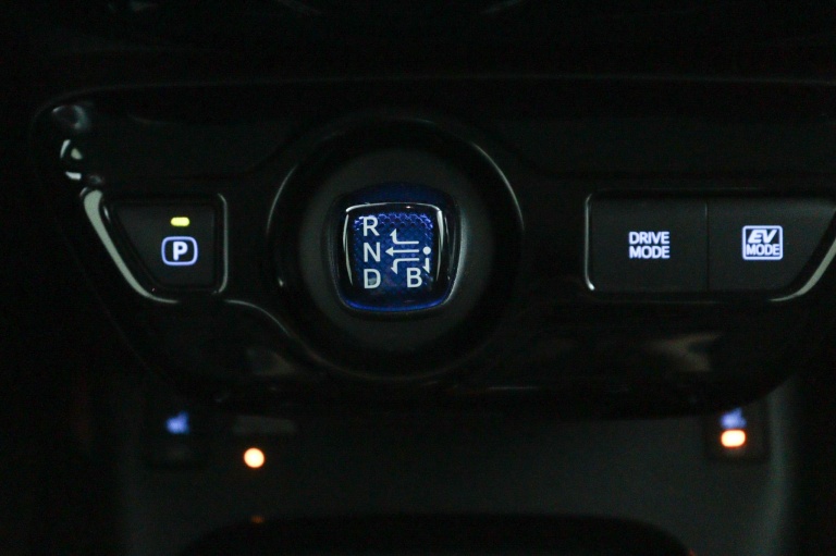 Toyota Prius - 1.8 Dynamic 29