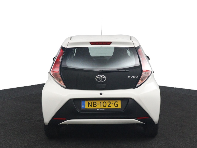 Toyota Aygo - 1.0 VVT-i x-now 8