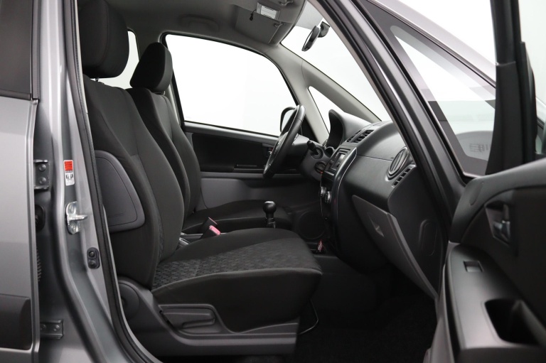 Suzuki SX4 - 1.6 Executive 11