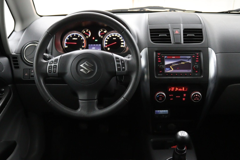 Suzuki SX4 - 1.6 Executive 17
