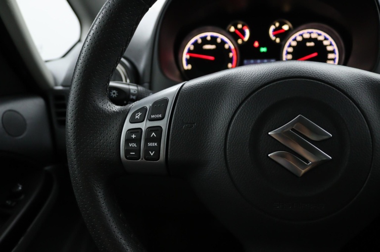 Suzuki SX4 - 1.6 Executive 19