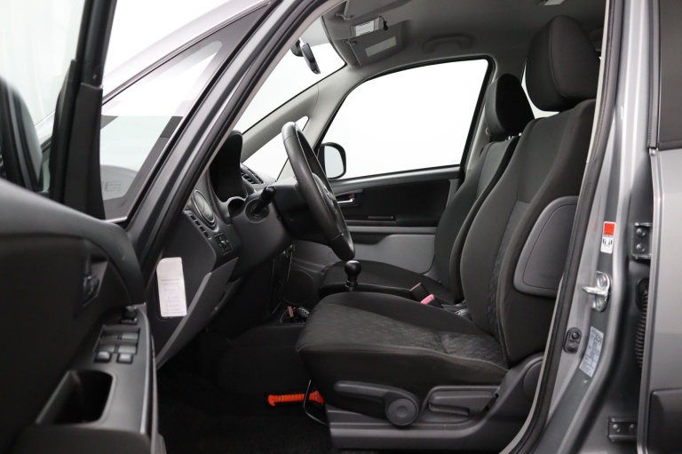 Suzuki SX4 - 1.6 Executive 9
