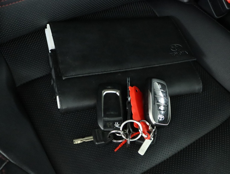 Toyota RAV4 - 2.5 Plug-in Hybrid AWD Bi-Tone Plus 9