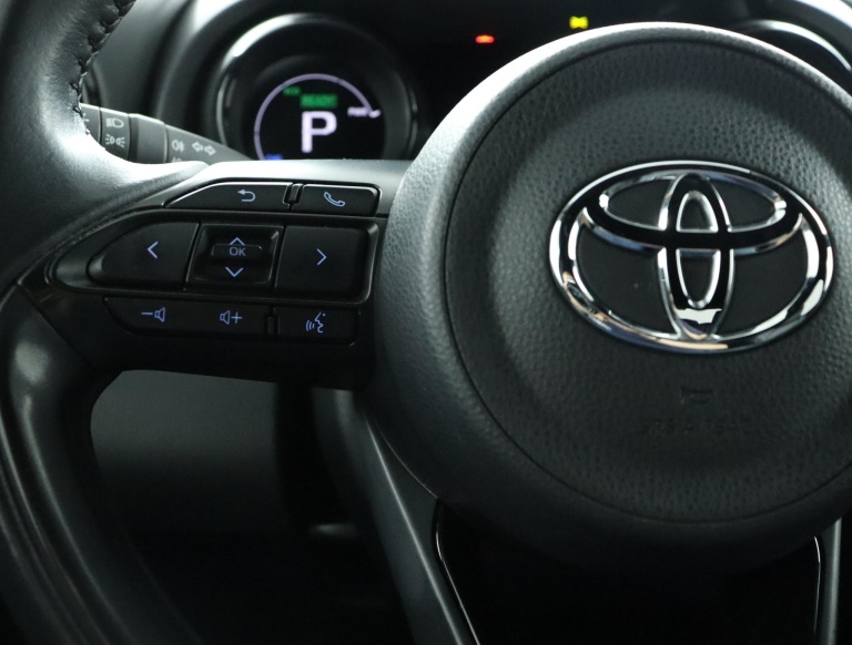 Toyota Yaris - 1.5 Hybrid Executive 19