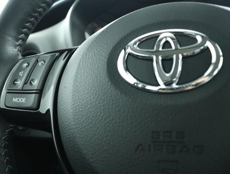 Toyota Yaris - 1.5 Hybrid Dynamic 19