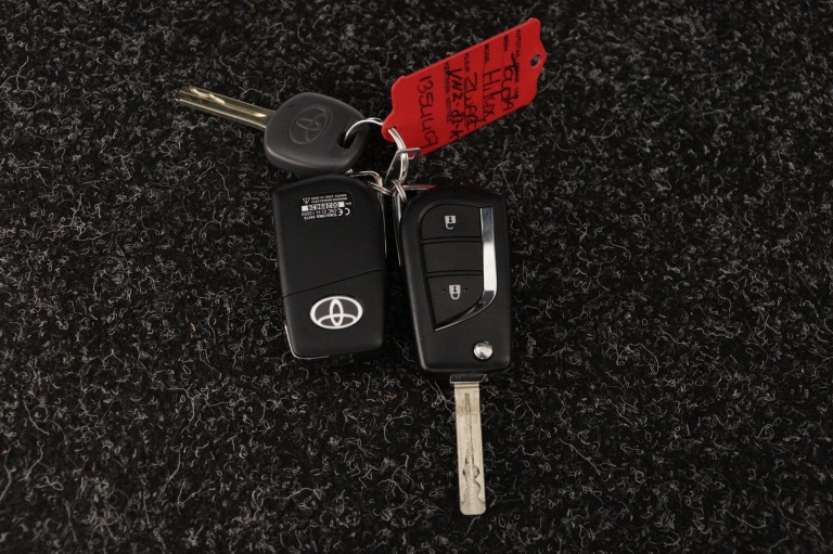 Toyota HiLux - 2.4 D-4D Xtra Cab Professional 11