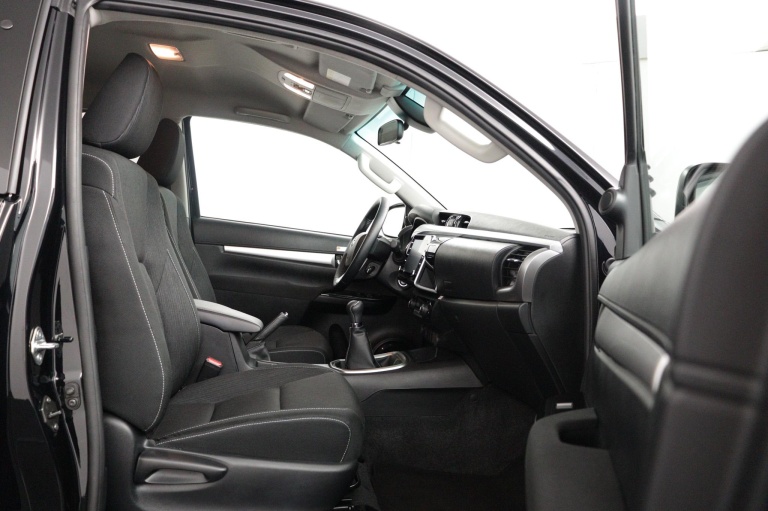 Toyota HiLux - 2.4 D-4D Xtra Cab Professional 21