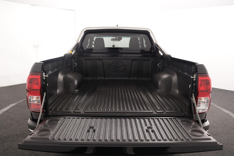 Toyota HiLux - 2.4 D-4D Xtra Cab Professional 22