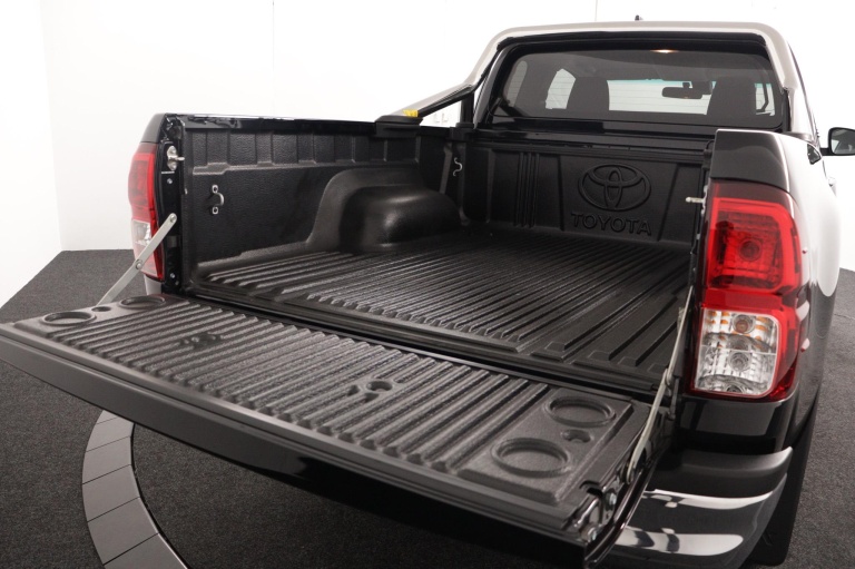 Toyota HiLux - 2.4 D-4D Xtra Cab Professional 23