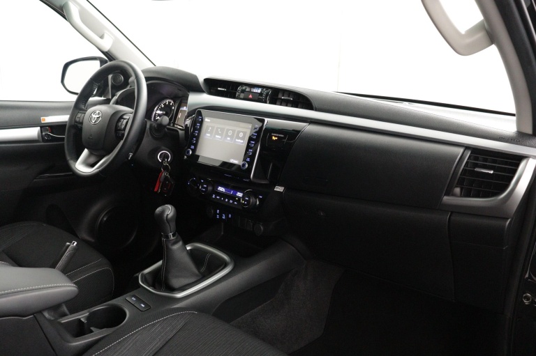Toyota HiLux - 2.4 D-4D Xtra Cab Professional 38