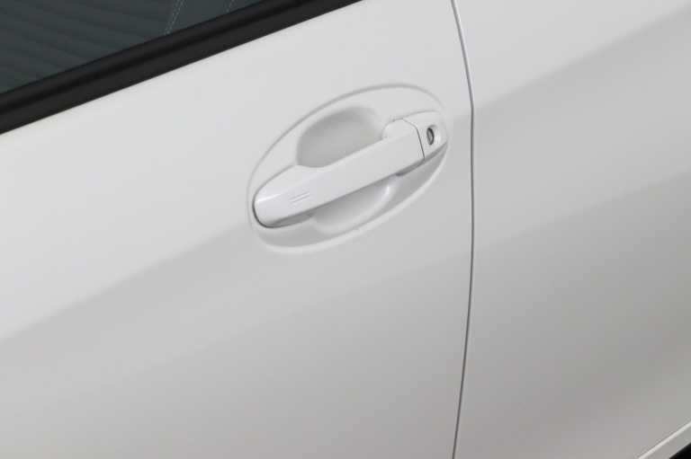 Toyota Yaris - 1.5 VVT-i Bi-Tone | Navigatie | Climate Control 11