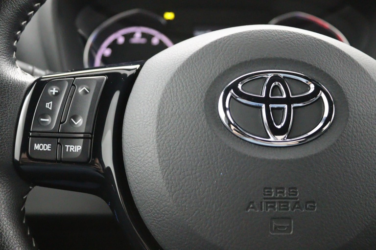 Toyota Yaris - 1.5 VVT-i Bi-Tone | Navigatie | Climate Control 20