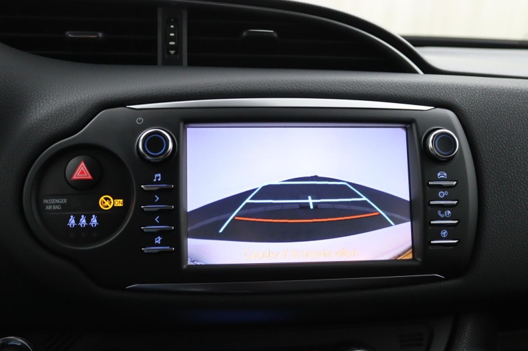 Toyota Yaris - 1.5 VVT-i Bi-Tone | Navigatie | Climate Control 27