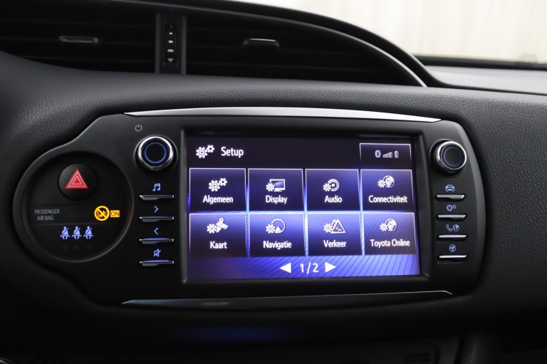 Toyota Yaris - 1.5 VVT-i Bi-Tone | Navigatie | Climate Control 29
