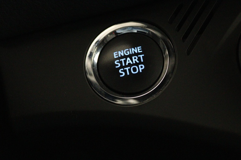 Toyota Yaris - 1.5 VVT-i Bi-Tone | Navigatie | Climate Control 35