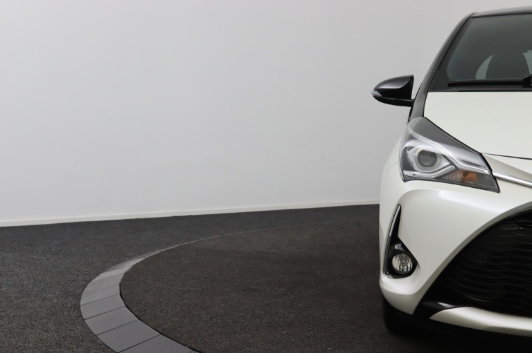 Toyota Yaris - 1.5 VVT-i Bi-Tone | Navigatie | Trekhaak 10
