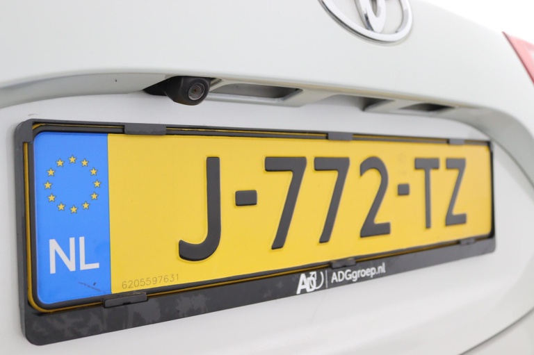 Toyota Yaris - 1.5 VVT-i Bi-Tone | Navigatie | Trekhaak 13