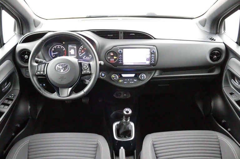 Toyota Yaris - 1.5 VVT-i Bi-Tone | Navigatie | Trekhaak 15