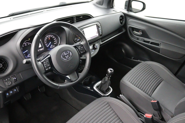Toyota Yaris - 1.5 VVT-i Bi-Tone | Navigatie | Trekhaak 16