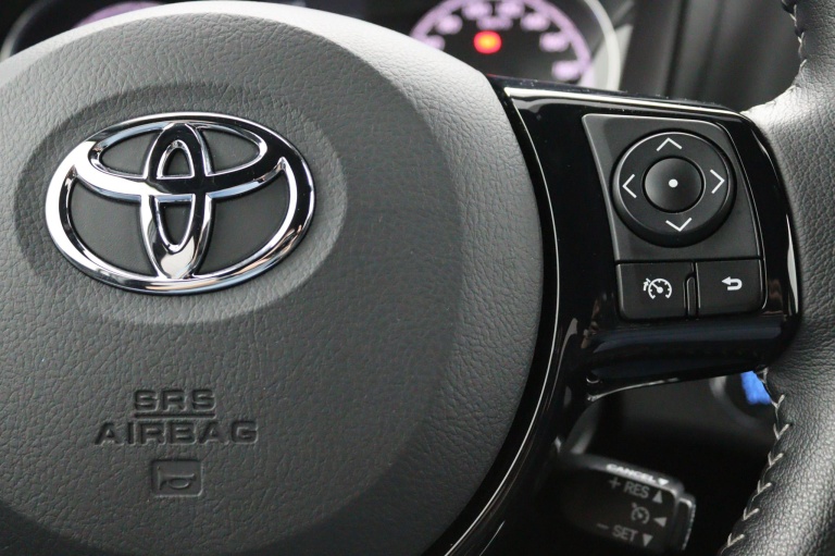Toyota Yaris - 1.5 VVT-i Bi-Tone | Navigatie | Trekhaak 21