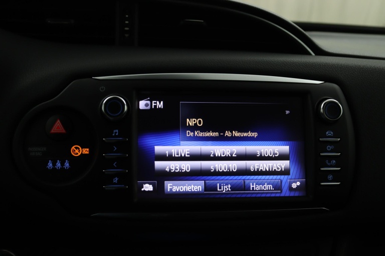 Toyota Yaris - 1.5 VVT-i Bi-Tone | Navigatie | Trekhaak 25