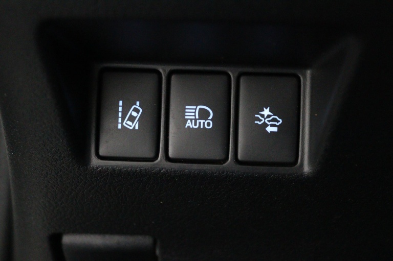 Toyota Yaris - 1.5 VVT-i Bi-Tone | Navigatie | Trekhaak 32