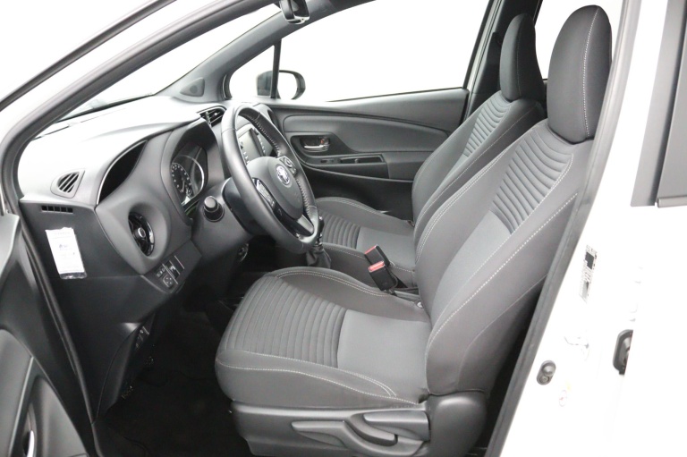 Toyota Yaris - 1.5 VVT-i Bi-Tone | Navigatie | Trekhaak 42