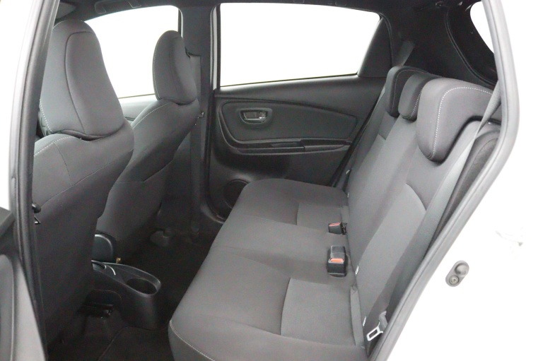 Toyota Yaris - 1.5 VVT-i Bi-Tone | Navigatie | Trekhaak 43
