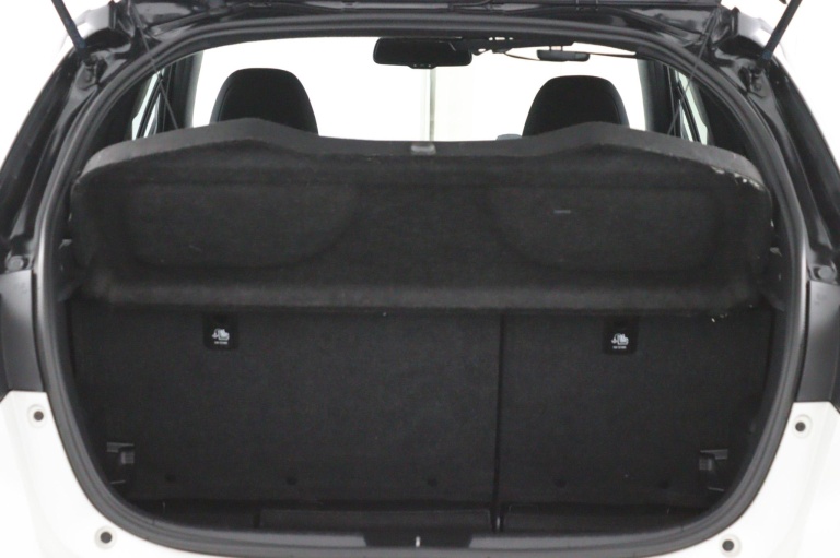 Toyota Yaris - 1.5 VVT-i Bi-Tone | Navigatie | Trekhaak 45