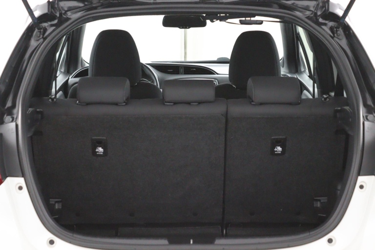 Toyota Yaris - 1.5 VVT-i Bi-Tone | Navigatie | Trekhaak 46