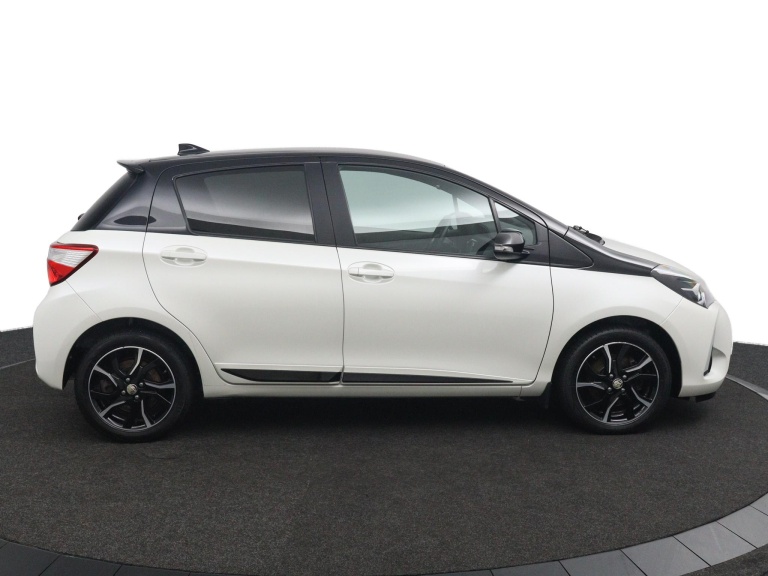Toyota Yaris - 1.5 VVT-i Bi-Tone | Navigatie | Trekhaak 5
