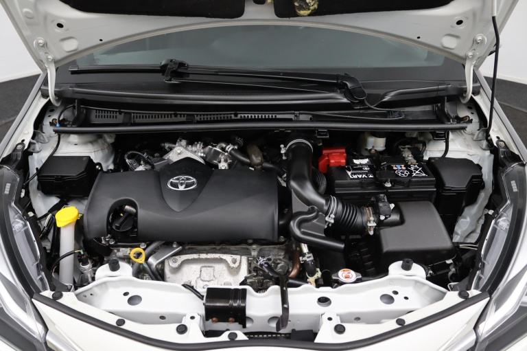 Toyota Yaris - 1.5 VVT-i Bi-Tone | Navigatie | Trekhaak 50