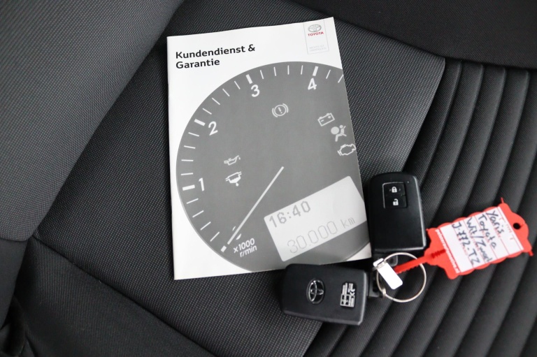 Toyota Yaris - 1.5 VVT-i Bi-Tone | Navigatie | Trekhaak 51