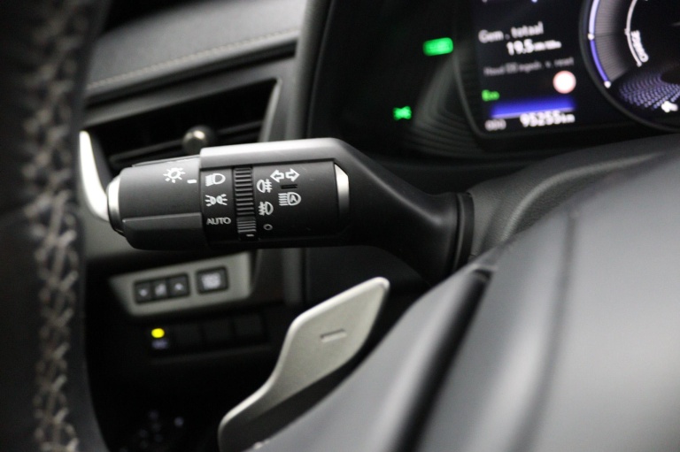 Lexus UX - 300e Business 54 kWh 28
