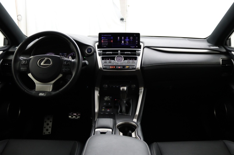 Lexus NX - 300h AWD F F SPORT Line 4