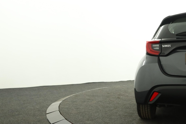 Toyota Yaris - 1.5 Hybrid Dynamic 38
