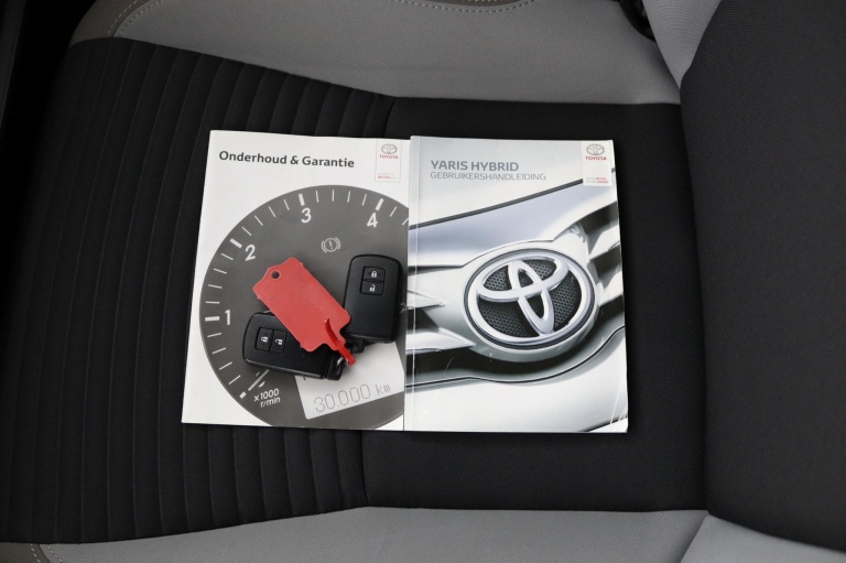 Toyota Yaris - 1.5 Hybrid Dynamic 9