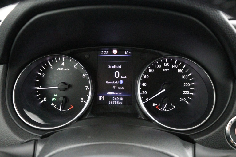 Nissan Qashqai - 1.3 DIG-T N-Connecta 10