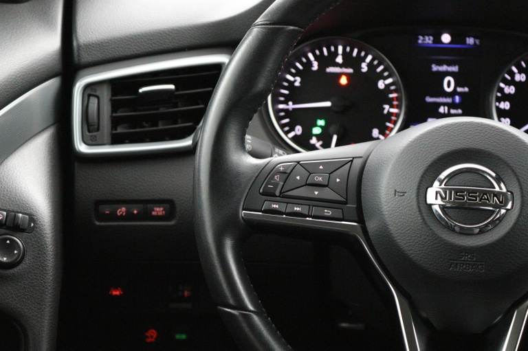 Nissan Qashqai - 1.3 DIG-T N-Connecta 11