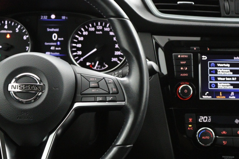 Nissan Qashqai - 1.3 DIG-T N-Connecta 12